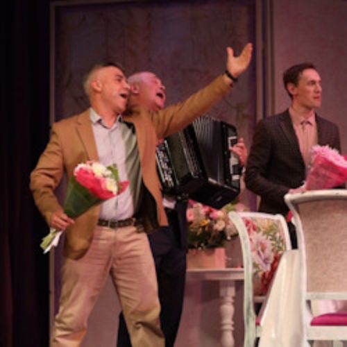 Afisha Club: Все только начинается / Яшьлегең ишек шакыса / Гастроли театра «НУР» в Казани 15 апреля 2026