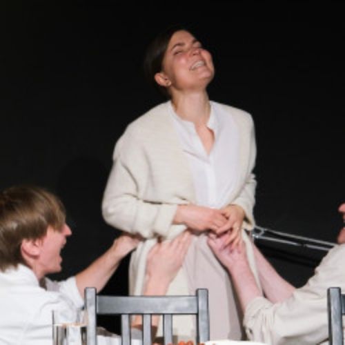 Afisha Club: Летние осы кусают нас даже в ноябре в Москве 26 апреля 2026