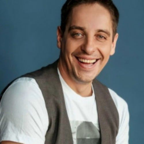 Afisha Club: Читать! Жизнь и необычайные приключения солдата Ивана Чонкина в Новосибирске 9 апреля 2026