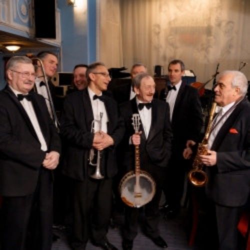 Afisha Club: Парад на улице Бурбонов в Санкте-Петербург 25 апреля 2026