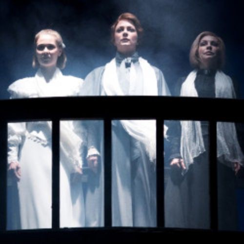 Afisha Club: Три сестры в Москве 8 мая 2026